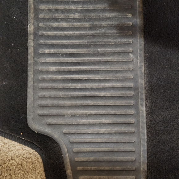 2 Sets Of Chrysler 300 Floor Mats - Picture 9 of 9